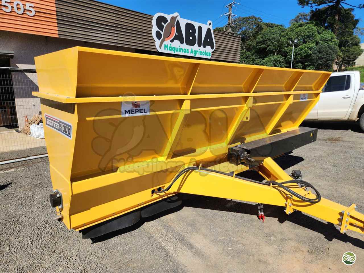 IMPLEMENTOS AGRICOLAS DISTRIBUIDOR CALCÁRIO 4500 Kg Sabiá Máquinas Agrícolas IRATI PARANÁ PR